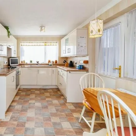 Image 2 - Windmill Hill Drive, Bletchley, MK3 7RJ, United Kingdom - House for sale