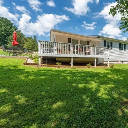 Buy this 3 bed house on 198 Hillbilly Private Drive in Akard Addition, Sullivan County