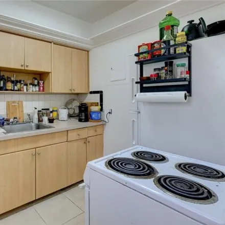 Image 7 - 7115 Rue Granville, Isle of Normandy, Miami Beach, FL 33141, USA - House for sale