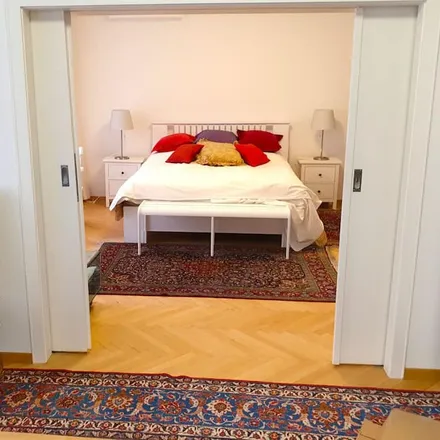 Rent this 2 bed apartment on Staatliche Hochschule für Bildende Künste - Städelschule Frankfurt am Main in Holbeinstraße, 60596 Frankfurt