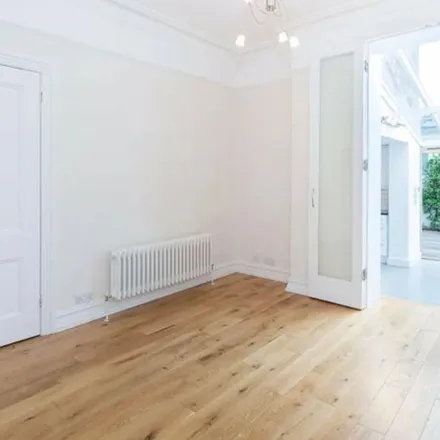 Rent this 5 bed apartment on Agincourt Road in Maitland Park, London