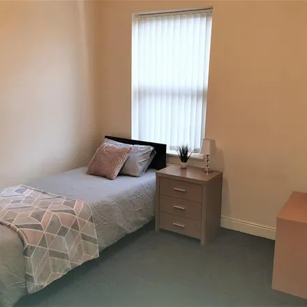 Image 3 - St Vincent Road, City Centre, Doncaster, DN1 2LS, United Kingdom - Room for rent