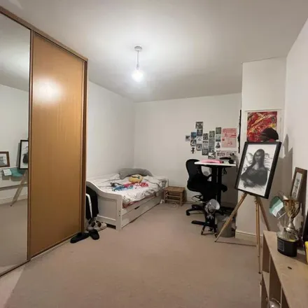 Image 6 - Soya, Goldsworth Road, Horsell, GU21 6DD, United Kingdom - Apartment for rent