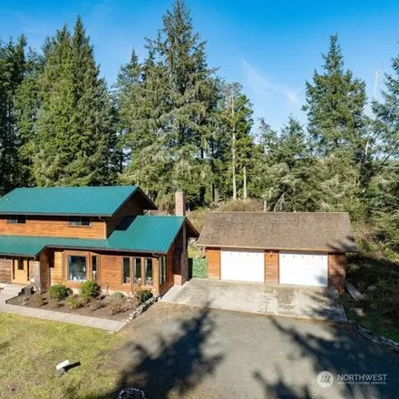 Buy this 4 bed house on US 101 in Pacific County, WA 98624