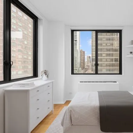 Image 6 - Connaught Tower, 300 East 54th Street, New York, NY 10022, USA - Apartment for sale