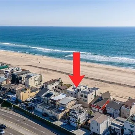 Image 2 - 18 Surfside Avenue, Surfside, Seal Beach, CA 90743, USA - House for sale