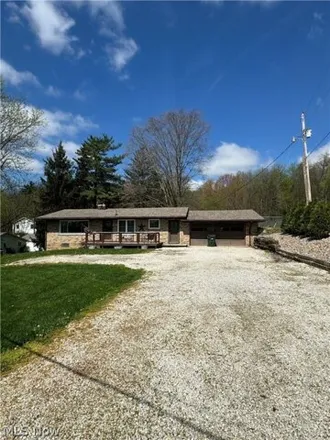 Image 1 - 341 Hummel Valley Road Southwest, New Philadelphia, OH 44663, USA - House for sale