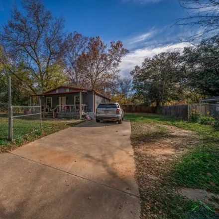 Buy this 4 bed house on 950 Camp Street in Kilgore, TX 75662