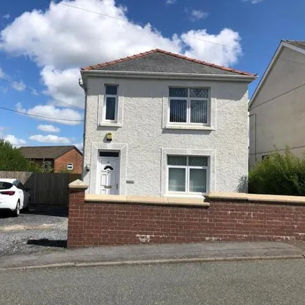 Rent this 3 bed house on Heol Morlais in Trimsaran, SA17 4DF