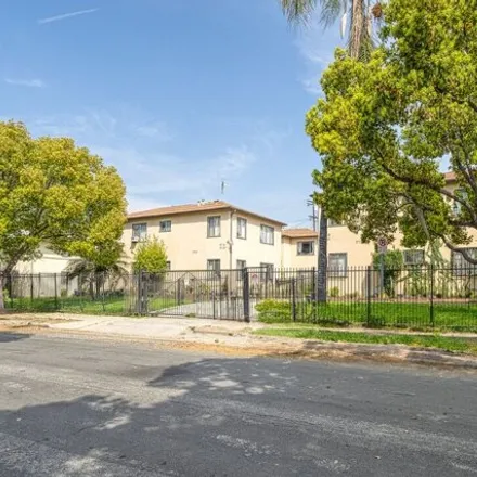 Image 2 - 914 Gramercy Drive, Los Angeles, CA 90019, USA - House for sale