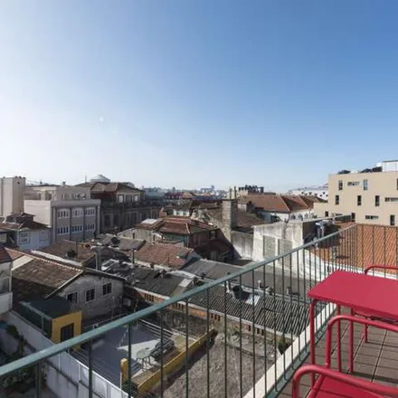 Rent this 1 bed apartment on Istambul in Rua de Entreparedes, 4000-198 Porto
