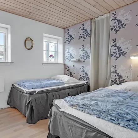 Rent this 2 bed apartment on Sparekassen Sjælland-Fyn in Kirketorvet, 4640 Faxe