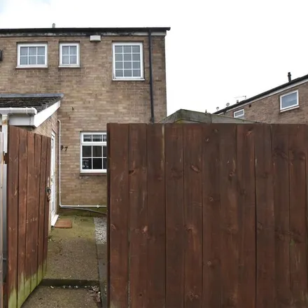 Rent this 3 bed house on Axminster Close in Hull, HU7 4SD