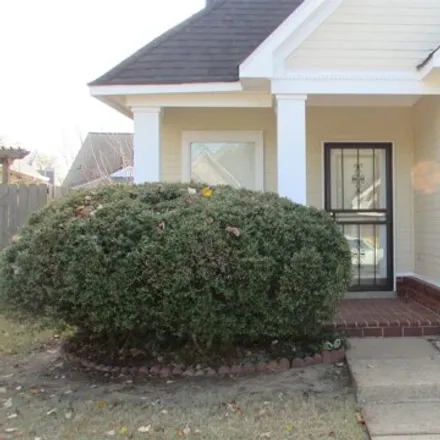 Buy this 2 bed house on 1028 Island Place East in Memphis, TN 38103