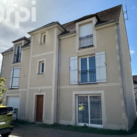 Rent this 3 bed apartment on 53 Rue Saint-Pierre in 60410 Verberie, France
