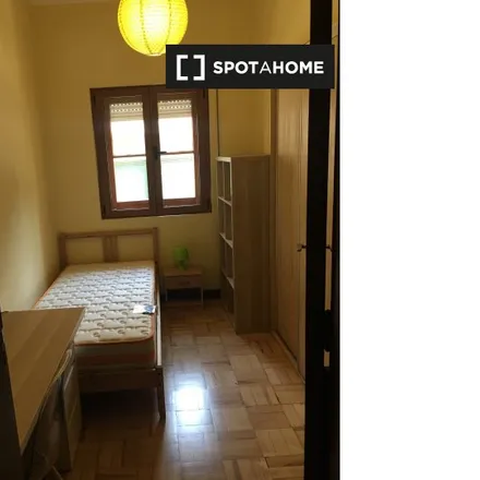 Rent this 4 bed room on Avenida Afonso Henriques 37 in 3000-011 Coimbra, Portugal