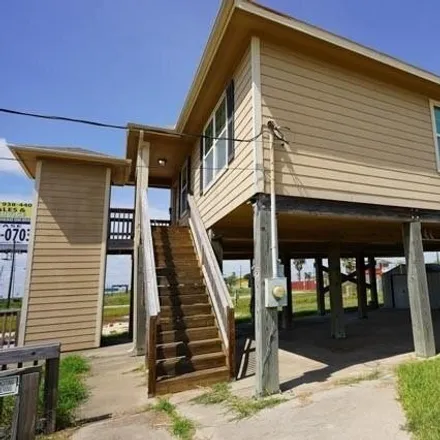 Rent this 3 bed house on 3702 Highway 6 in Hitchcock, Texas