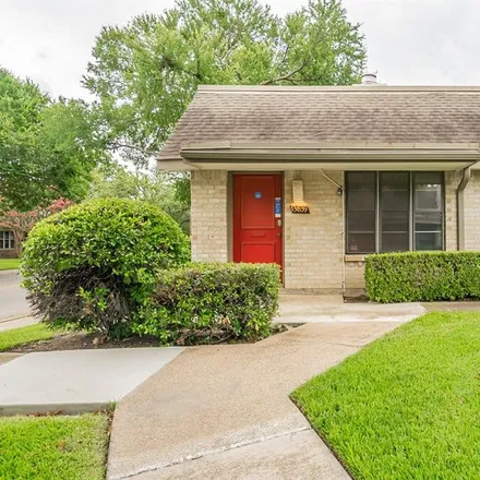 Buy this 3 bed townhouse on 13824 Leinsper Green in Dallas, TX 75240