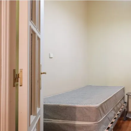 Rent this 5 bed room on Calle de Gonzalo de Córdoba in 4, 28010 Madrid