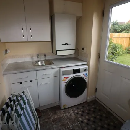 Rent this 4 bed apartment on Alder Close in Brough, HU15 1ST