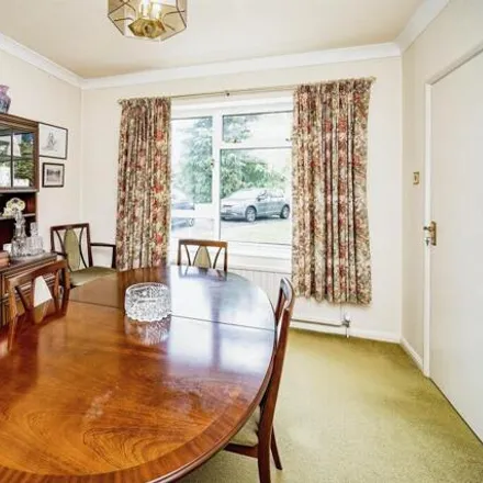 Image 4 - Cheveley Gardens, Burnham, SL1 8AX, United Kingdom - House for sale