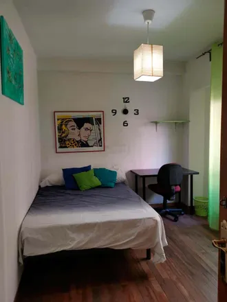 Rent this 6 bed room on Madrid in Hiber, Calle de Blasco de Garay