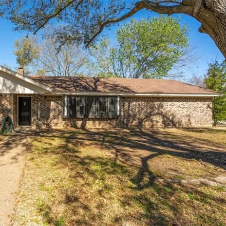 Buy this 3 bed house on 921 Stonelake Drive in Cleburne, TX 76033