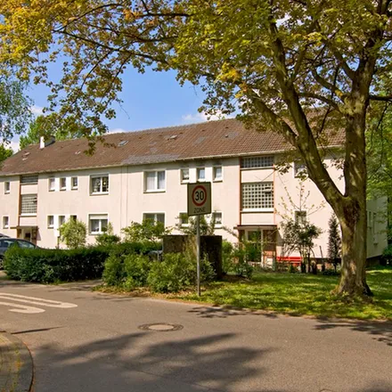 Rent this 3 bed apartment on Metelener Weg 17 in 45892 Gelsenkirchen, Germany