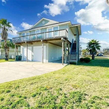 Buy this 3 bed house on 3900 Fort Bend Drive in Galveston, TX 77554