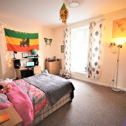 Image 4 - Carlton Terrace, Swansea, SA1 5TR, United Kingdom - Apartment for rent
