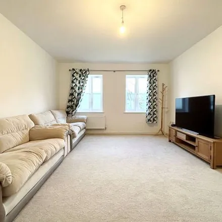 Rent this 4 bed apartment on 9 Potter Way in Sindlesham, RG41 5SJ