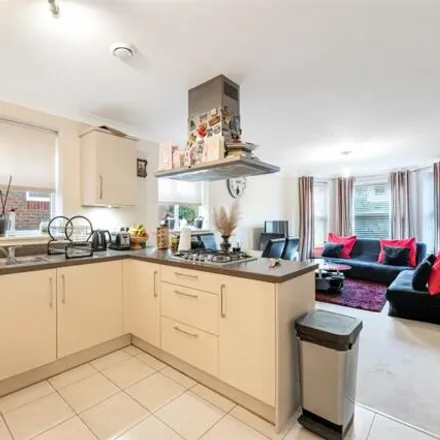Image 4 - Chatsworth Lodge, St Botolph's Road, Worthing, BN11 4HS, United Kingdom - Apartment for sale