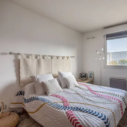 Rent this 3 bed apartment on Châtillon in Boulevard de Vanves, 92320 Châtillon