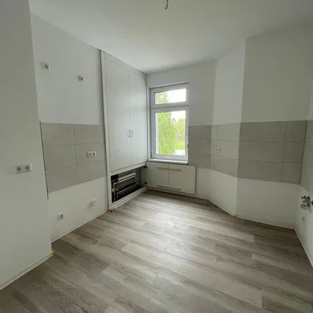 Rent this 4 bed apartment on Cochstedter Straße 4 in 39112 Magdeburg, Germany