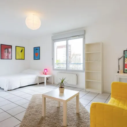 Image 8 - 85 Avenue Debourg, 69007 Lyon, France - Apartment for rent