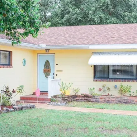 Buy this 2 bed house on 1071 8th Street Northwest in Winter Haven, FL 33881