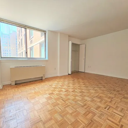 Image 2 - West 36th Street, New York, NY 10018, USA - Apartment for rent