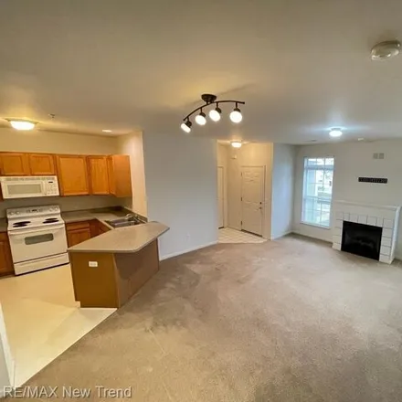 Image 2 - 10299 West Midway Court, Commerce Charter Township, MI 48390, USA - House for rent