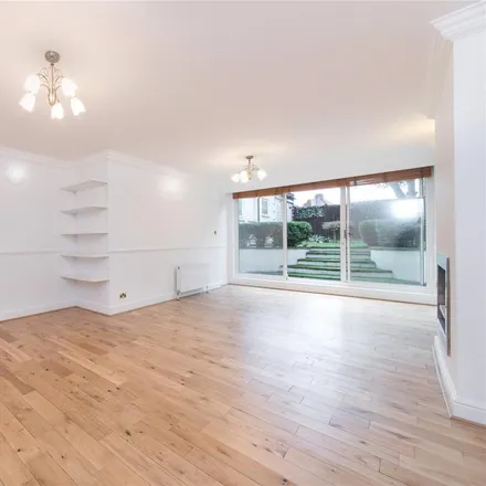 Rent this 3 bed apartment on Platt's Lane in London, NW3 7NR