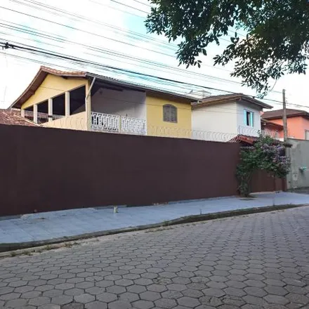 Buy this 5 bed house on Avenida Fioravante Pascholin in Jardim Bela Vista, Caraguatatuba - SP