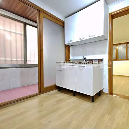 Rent this studio apartment on 서울특별시 강남구 대치동 927-4