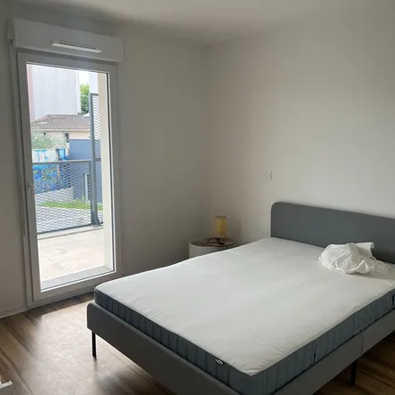 Rent this 2 bed apartment on 13 Rue de la Paix in 33150 Cenon, France