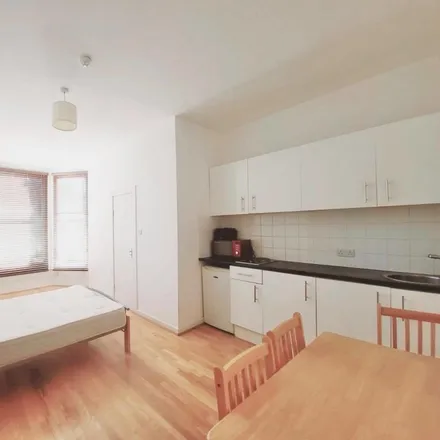 Rent this studio apartment on 11 Fordwych Road in London, NW2 3PA