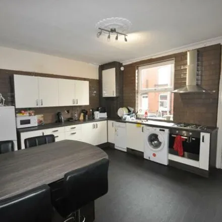 Image 6 - Back Meadow View, Leeds, LS6 1JQ, United Kingdom - Townhouse for rent