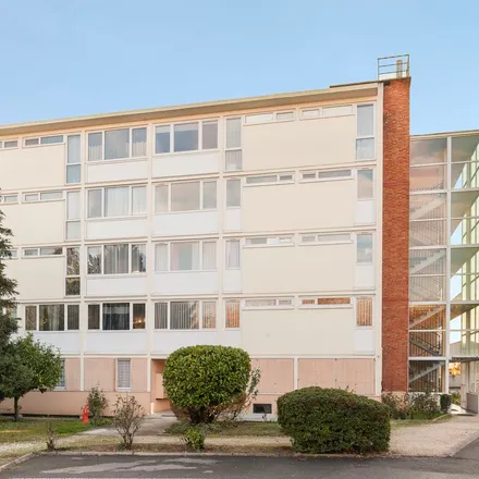 Rent this 3 bed apartment on 34 Boulevard du Général Giraud in 94100 Saint-Maur-des-Fossés, France