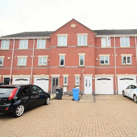 Rent this 4 bed townhouse on Shergill's Off License in 110 Slack Lane, Derby