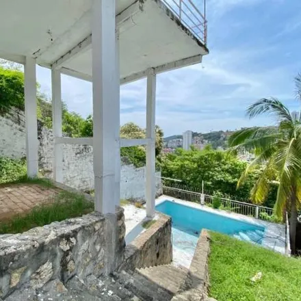 Buy this 3 bed house on Avenida Gran Vía Tropical in Barrio La Pinzona, 39300 Acapulco