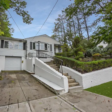 Buy this 4 bed house on 303 Douglas Road in New York, NY 10304