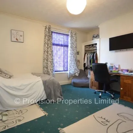 Image 7 - 12 Providence Avenue, Leeds, LS6 2HN, United Kingdom - Townhouse for rent