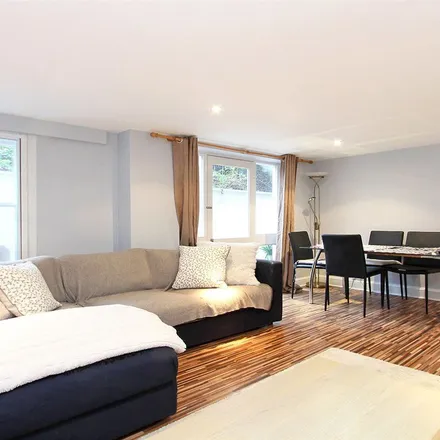 Rent this 3 bed apartment on 92 Chepstow Road in London, W2 5BD